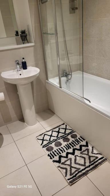 Gillingham One Apartment Екстериор снимка