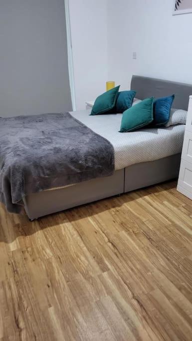 Gillingham One Apartment Екстериор снимка